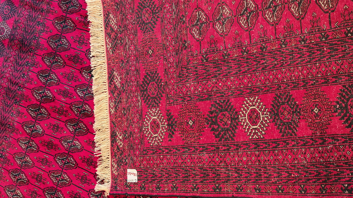 Fine design of Bukhara Rug (200 x 300 cm)