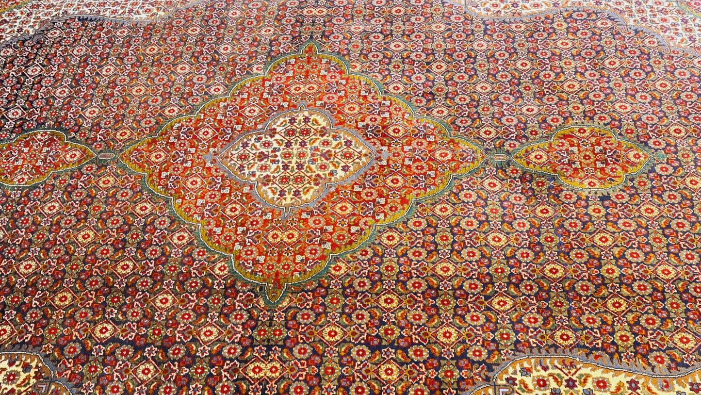 Superfine Persian Tabriz Rug Made from Pure Lamb's Wool Pile (190 X 280 CM)