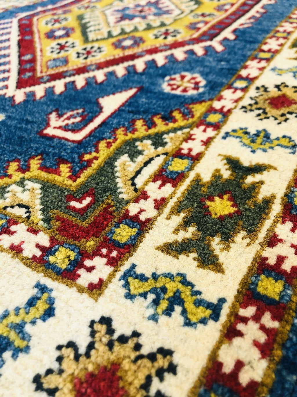 Hand-knotted Durable Chubi Rugs (90 X 60 cm)