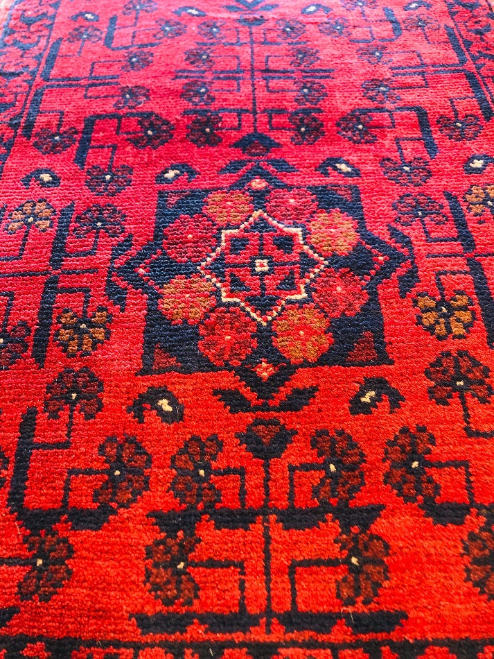 Khal Handcrafted Mohammadi Rug in Traditional Design (103 X 51 cm)