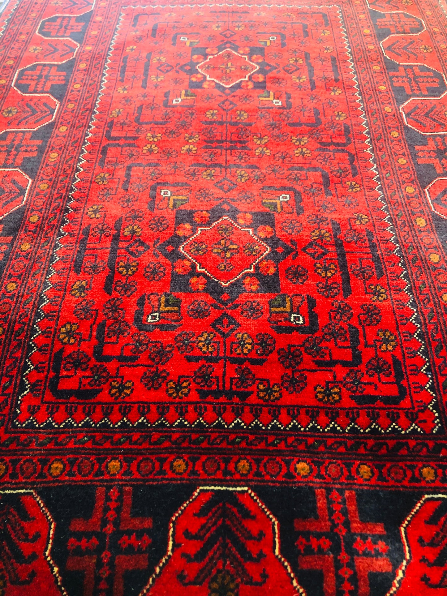 Beautiful and Durable Kundoz Rug for Home Decor (100 x 150 cm)