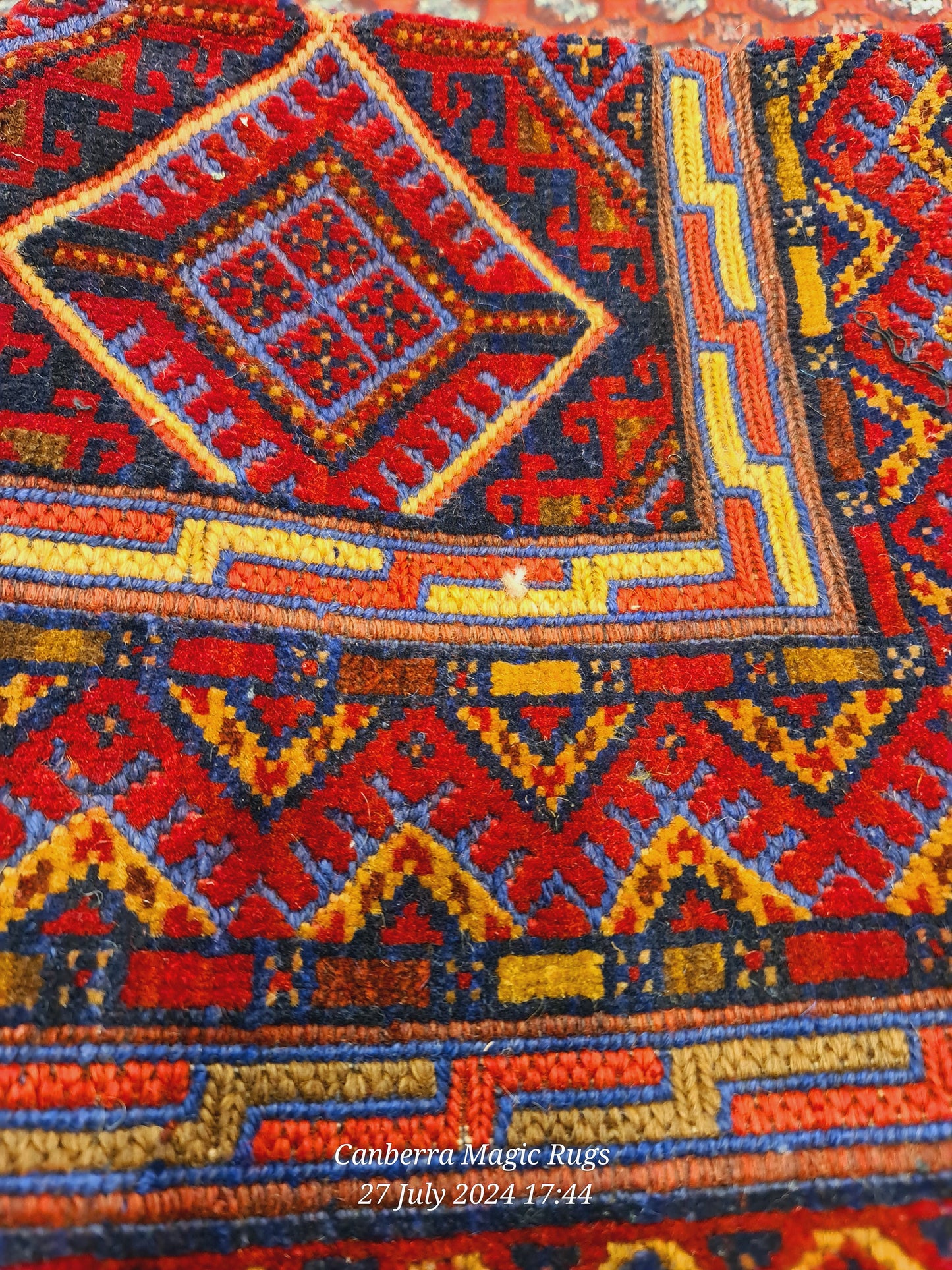 100% Wool Hand Knotted Made in Afghanistan (40 x 40 cm)