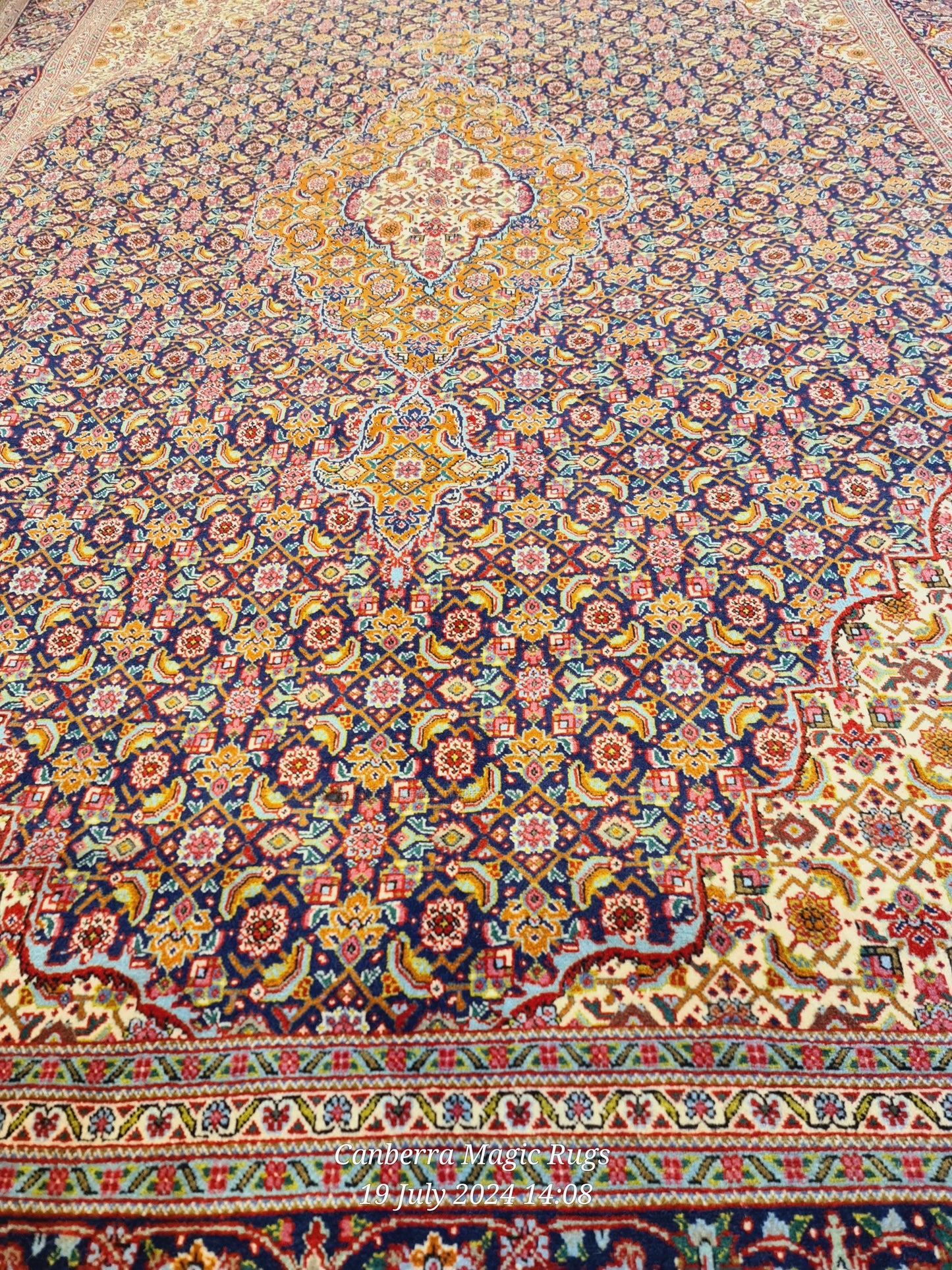 Persian Fish Design (MAHI) Handmade Wool Rug (200 X 300 CM)