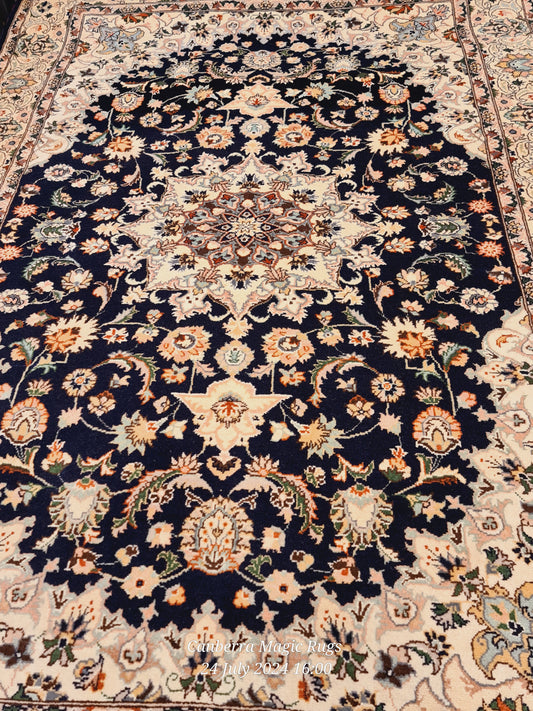 Elegant Floral Medallion Handmade Persian Rug with Ivory Border (140 x 220 cm) - /products/elegant-floral-medallion-handmade-persian-rug-140x220-cm
