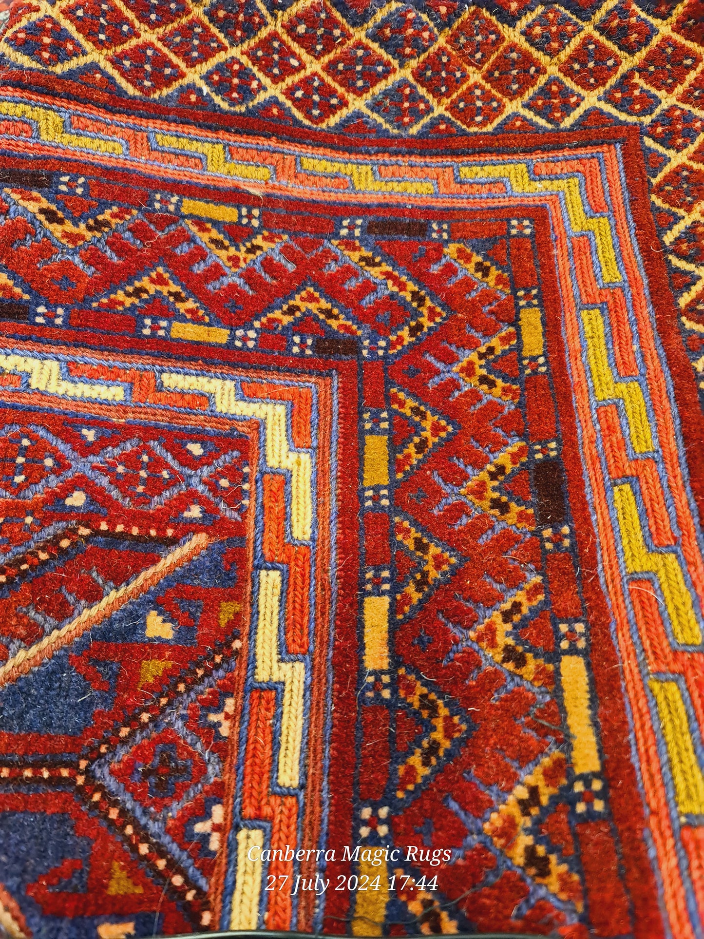 100% Wool Hand Knotted Made in Afghanistan (40 x 40 cm)