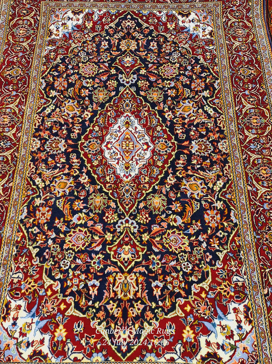 Elegant Floral Medallion Traditional Persian Rug (140 x 220 cm) - /products/elegant-floral-medallion-traditional-persian-rug-140x220-cm