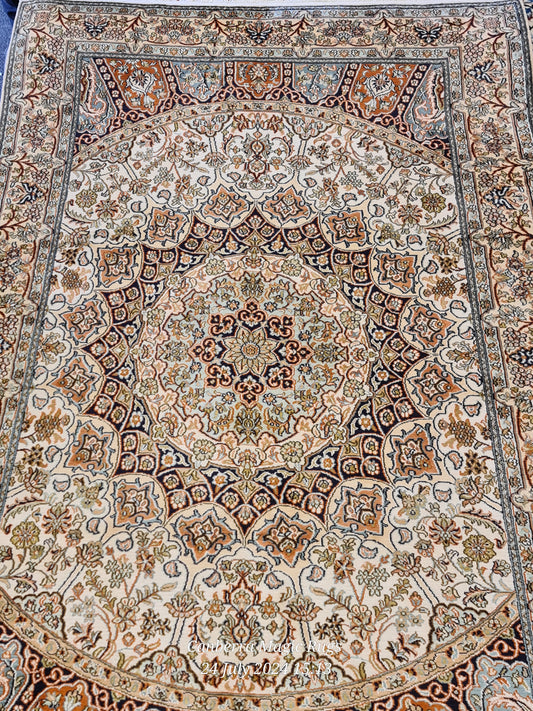 beautiful piece of Silk on Silk with quality of 18 X 18 (120 x 180 cm) - /products/beautiful-silk-on-silk-rugs-120x180-cm