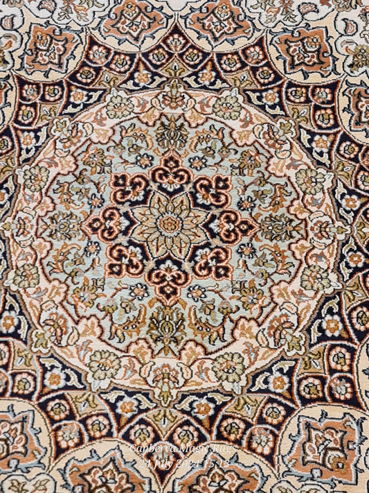 Beautiful Piece of Silk on Silk with quality of 18 X 18 (120 x 180 cm) - /products/beautiful-silk-on-silk-rugs-120x180-cm