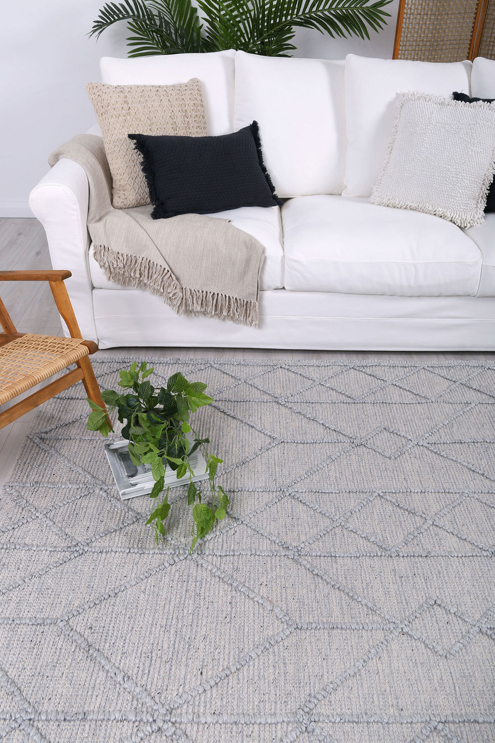 Himalaya Interweave Tribal Grey Wool Rug