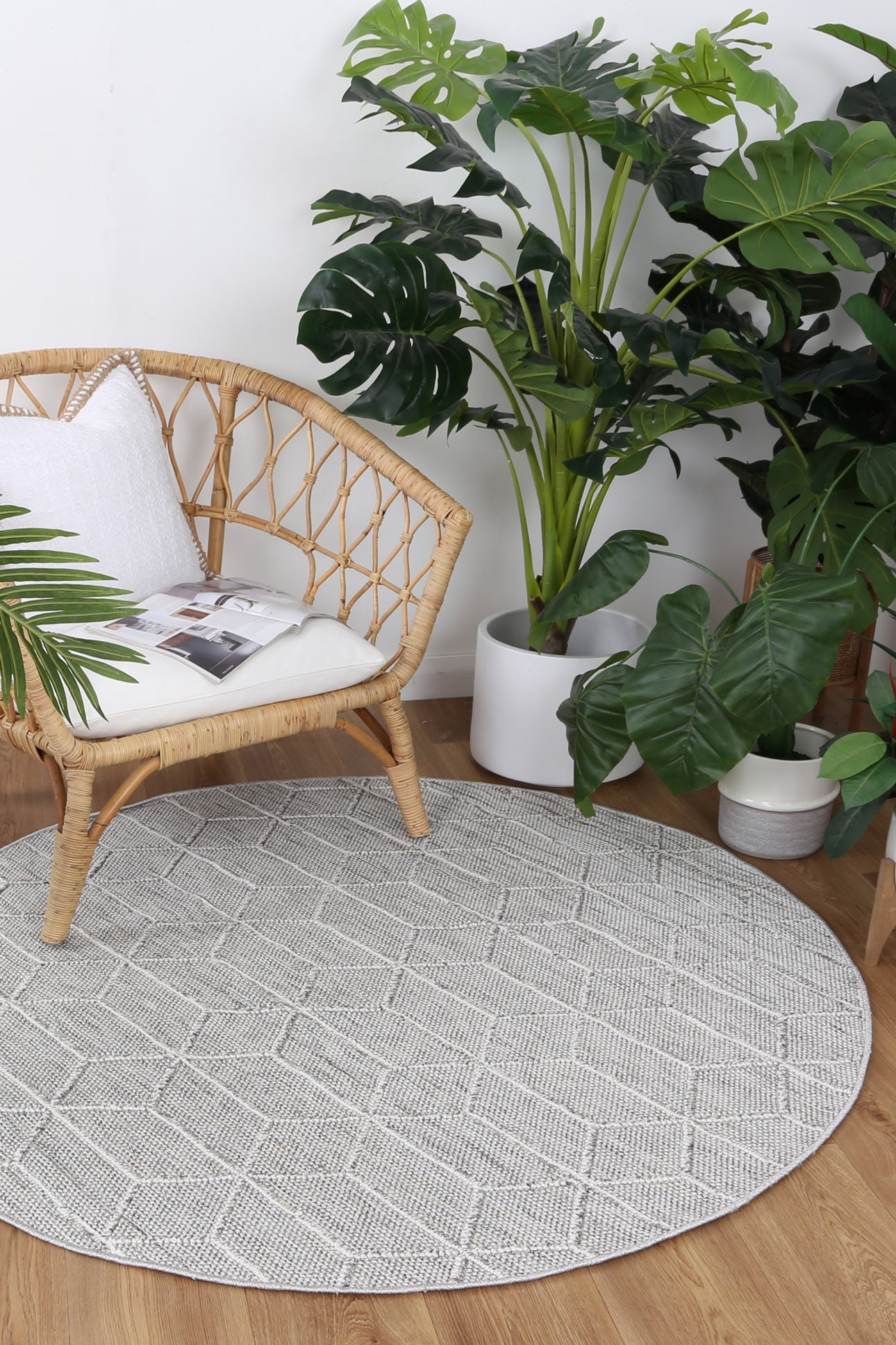 Vanuatu Totori Ash Geometric Round Flatweave Rug