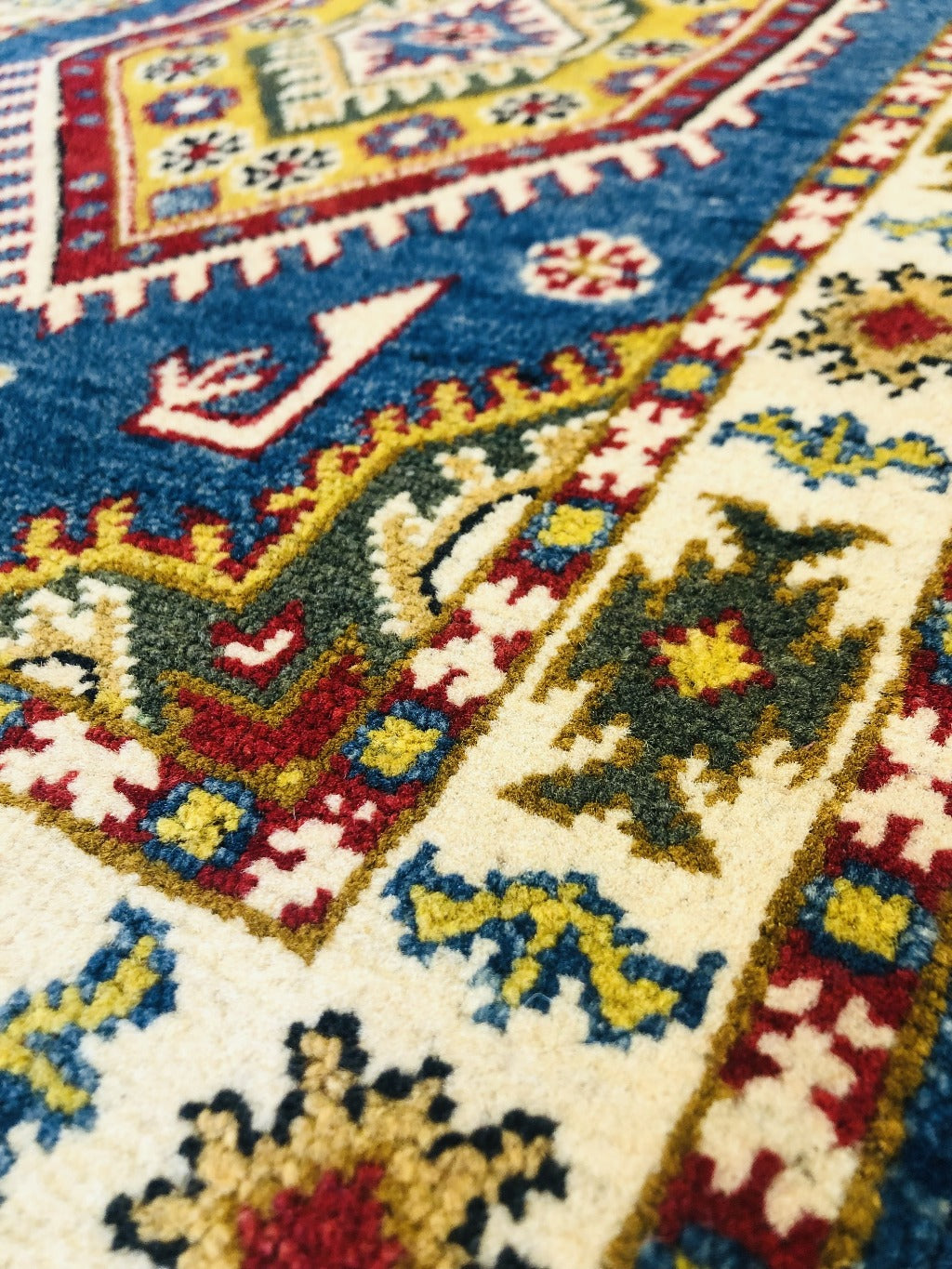 Hand knotted Durable Chubi Rugs