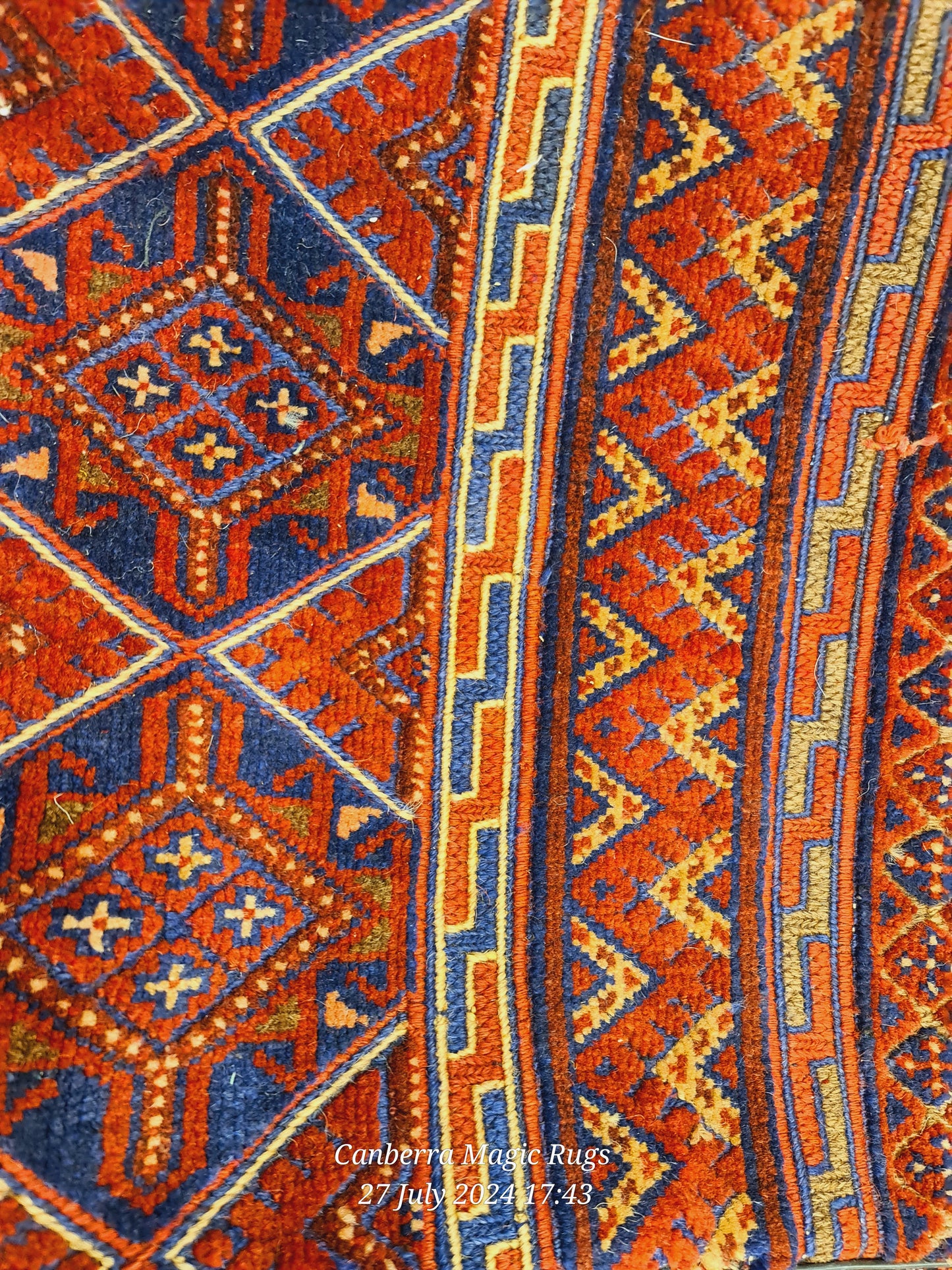 Beautiful natural wool hand knotted made in Afghanistan