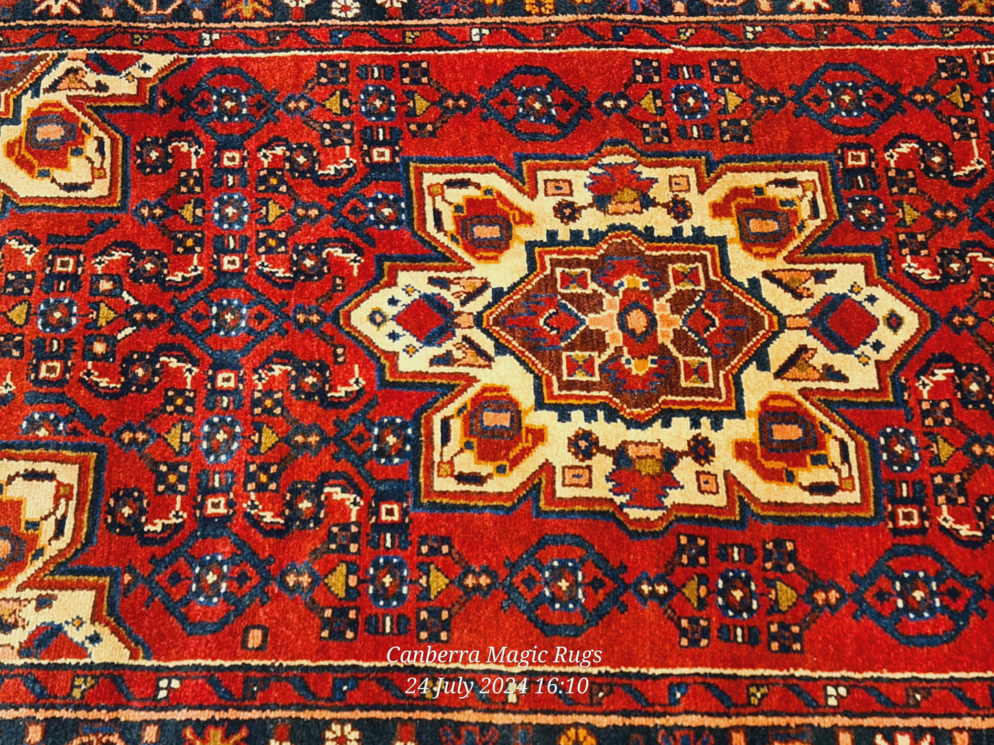 Handwoven Traditional Persian Rug Classic Design (160 x 230 cm)