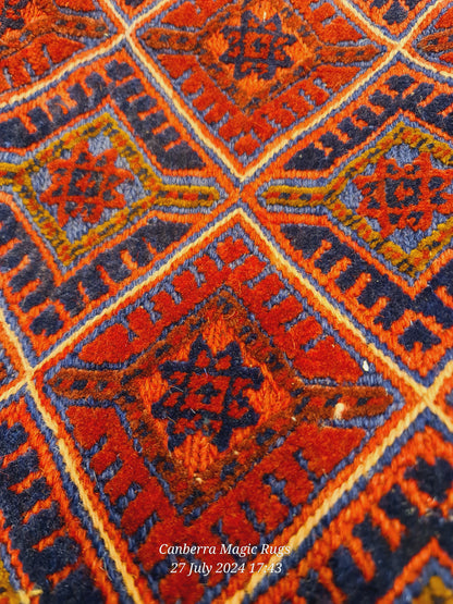 Beautiful natural wool hand knotted made in Afghanistan