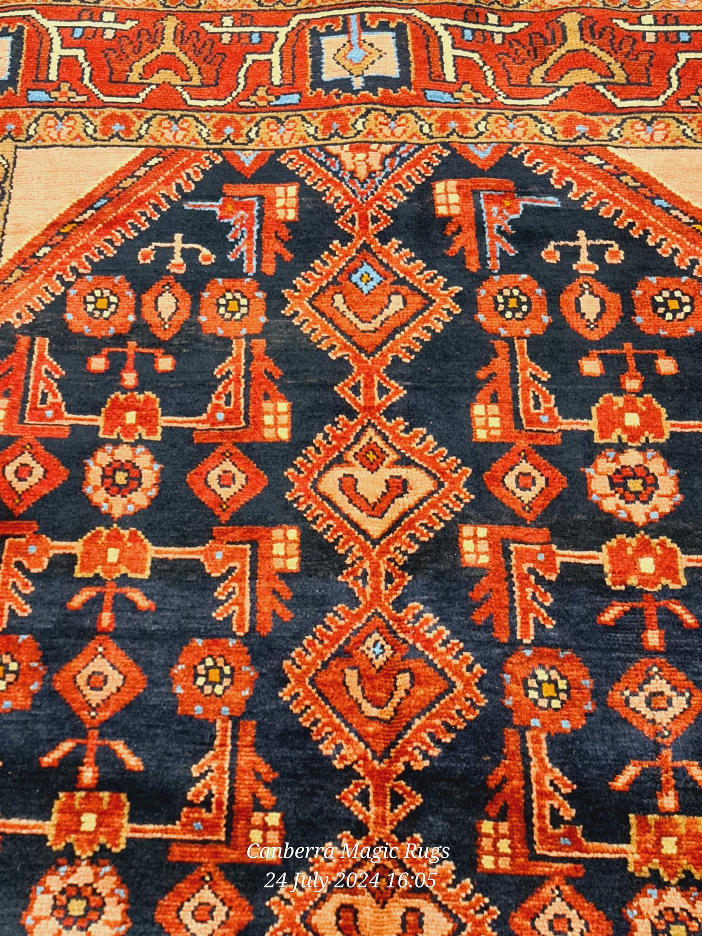Handwoven Tribal Geometric Traditional Wool Rug (140 x 220 cm)