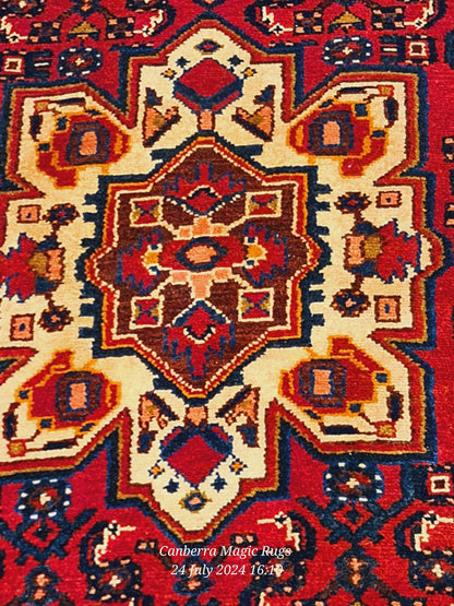 Handwoven Traditional Persian Rug Classic Design (160 x 230 cm)