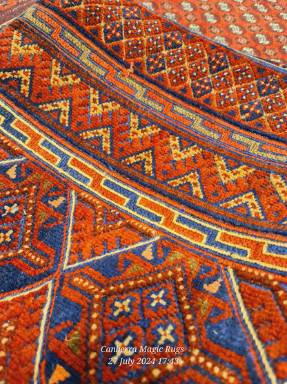 Beautiful natural wool hand knotted made in Afghanistan