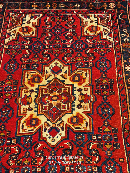 Handwoven Traditional Persian Rug Classic Design (160 x 230 cm)
