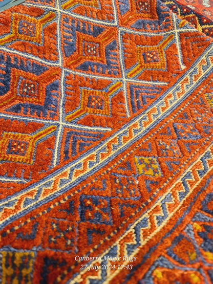 Beautiful natural wool hand knotted made in Afghanistan