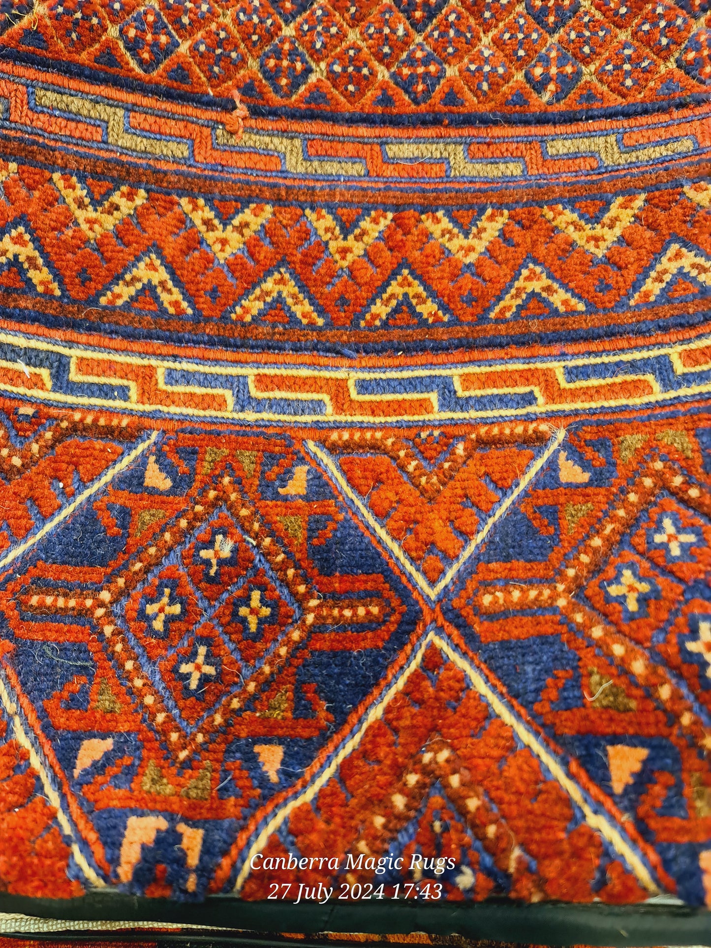 Beautiful natural wool hand knotted made in Afghanistan