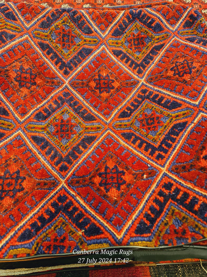 Beautiful natural wool hand knotted made in Afghanistan