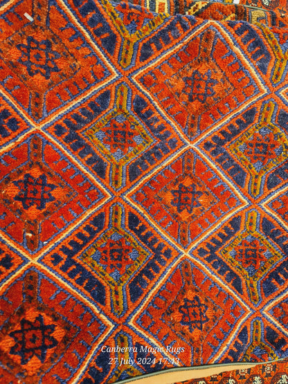 Beautiful natural wool hand knotted made in Afghanistan